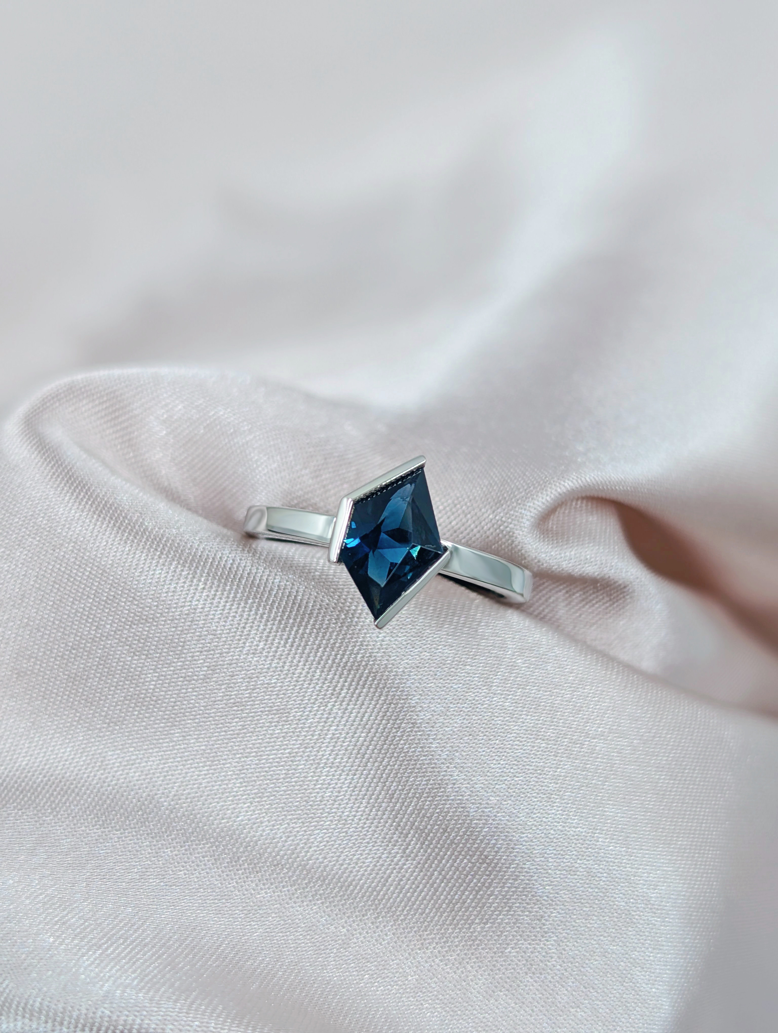 Freeform blue sapphire ring