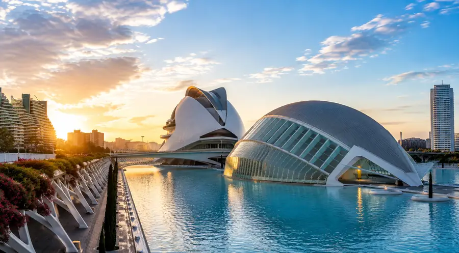 Puerto y zona de negocios en Valencia