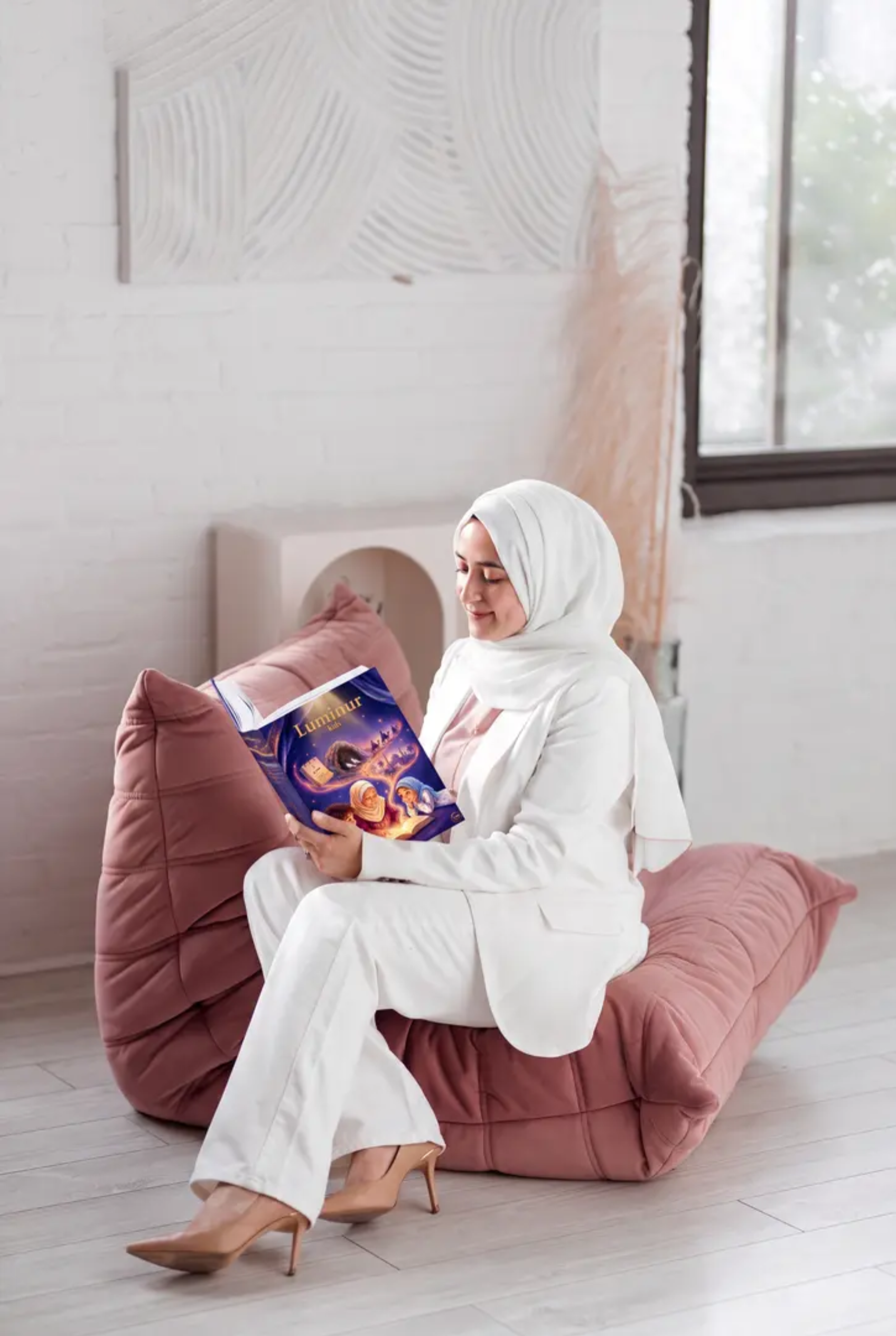 Lamia Tatari with a Luminur Kids issue
