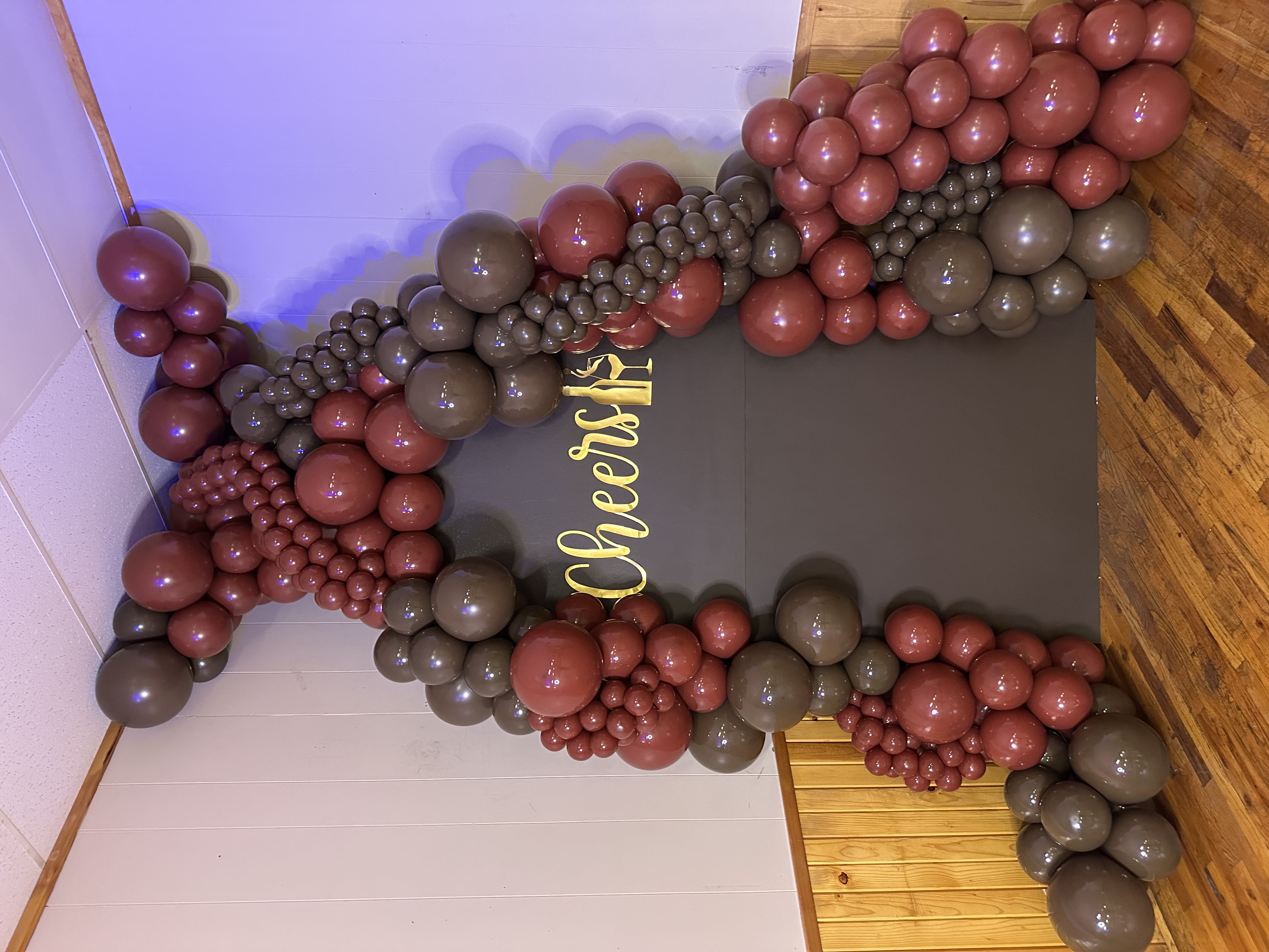 Cheers balloon arch