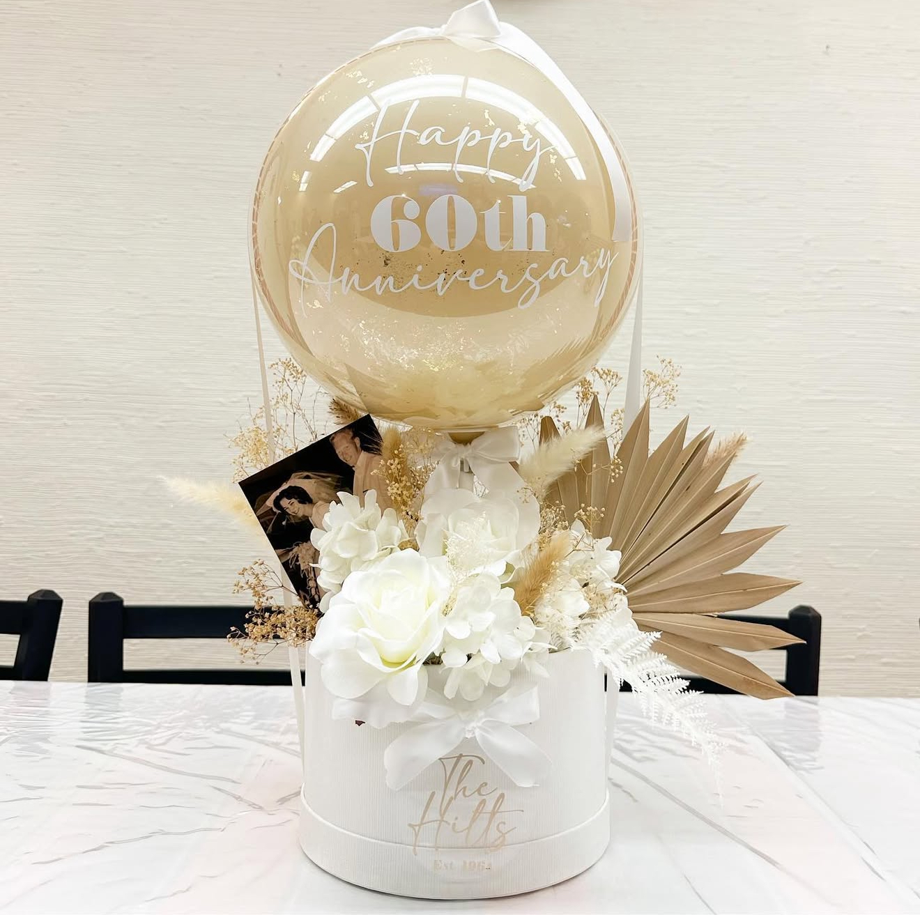 Gold anniversary bobo balloon with flowers