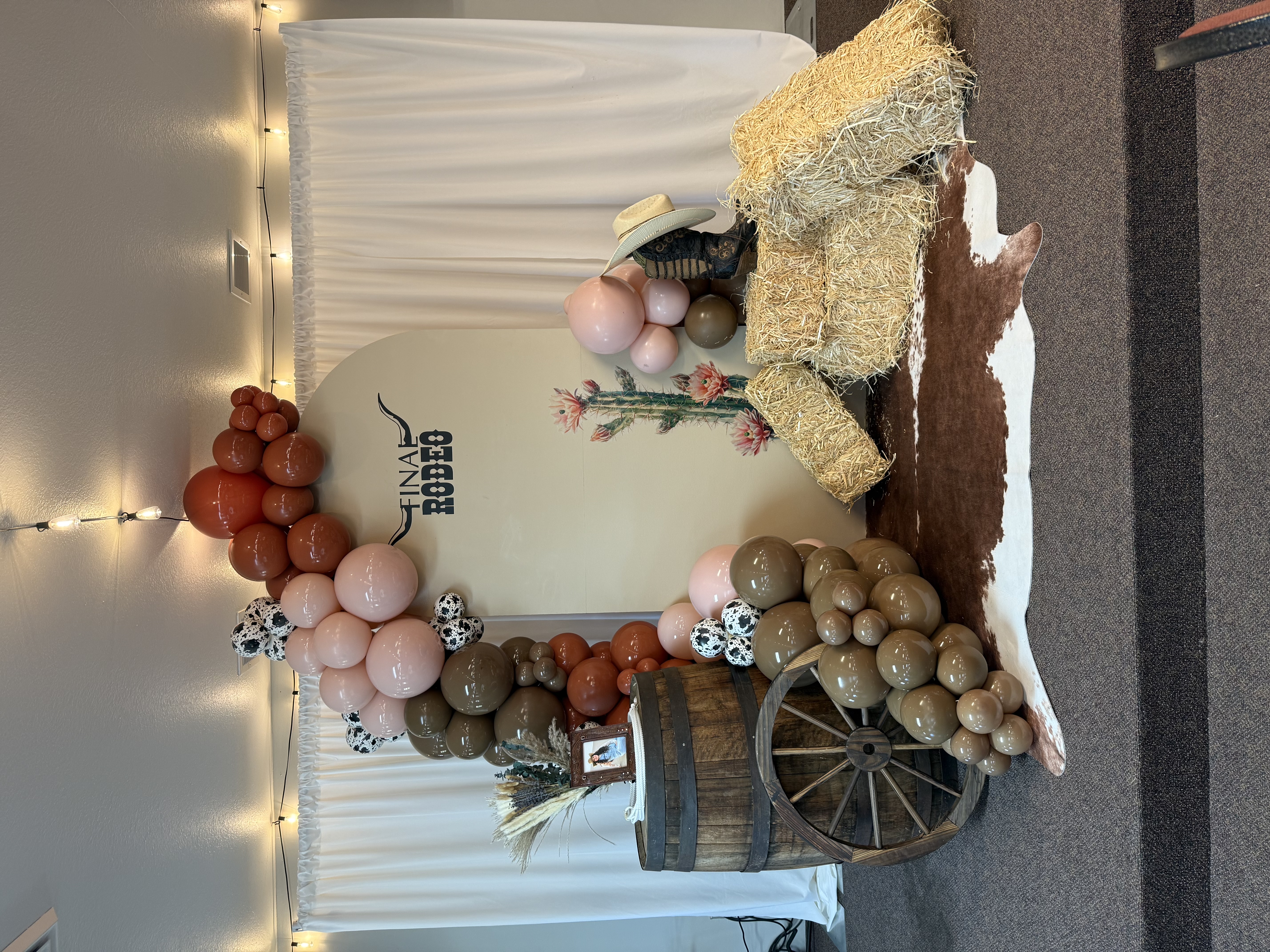 Rustic rodeo themed balloon install