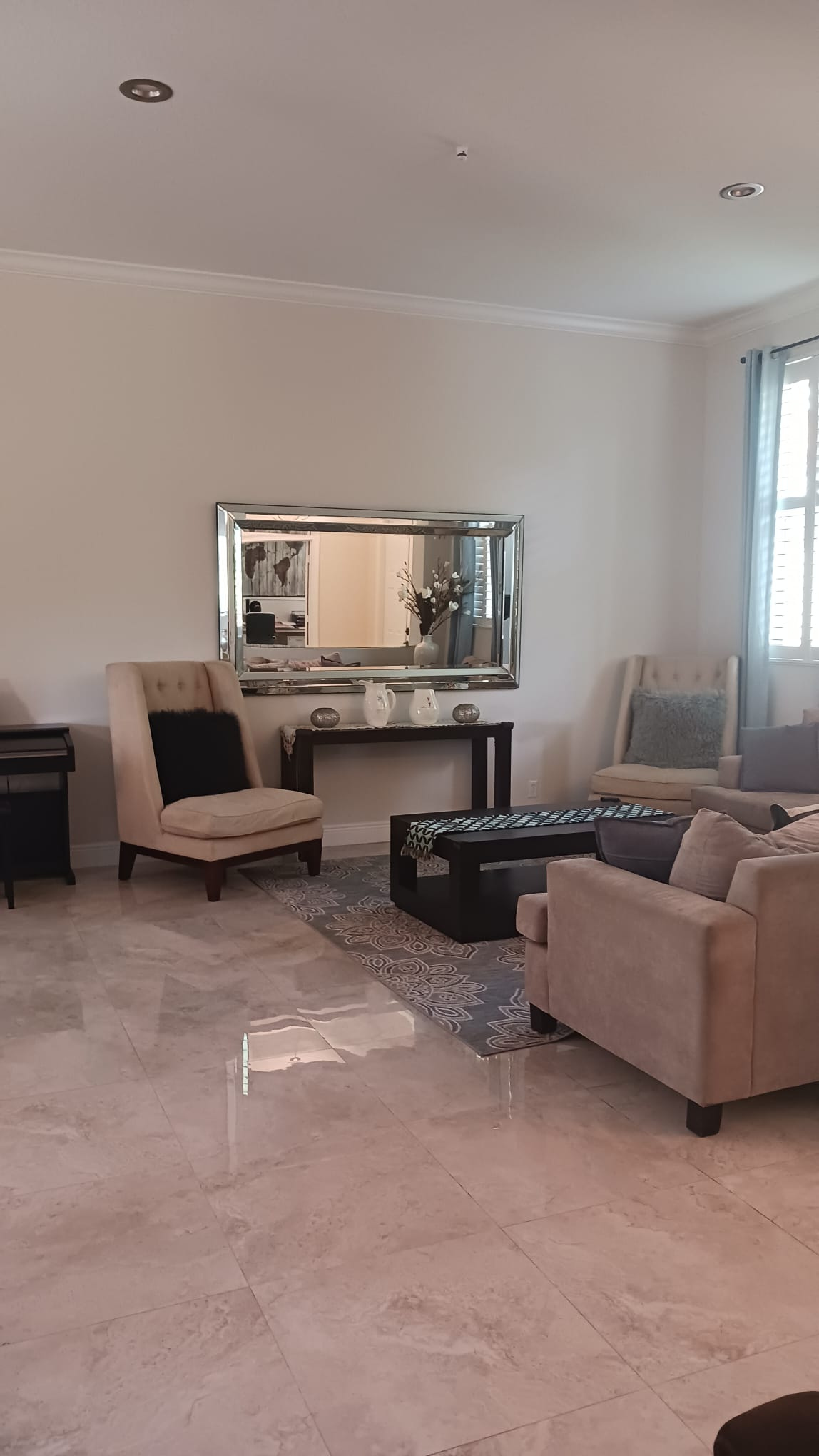 Living Room Deep Clean — Thorough dusting, vacuuming, and surface cleaning in a Fort Lauderdale family home. Prime Pro Cleaning, Broward & Miami-Dade County, FL