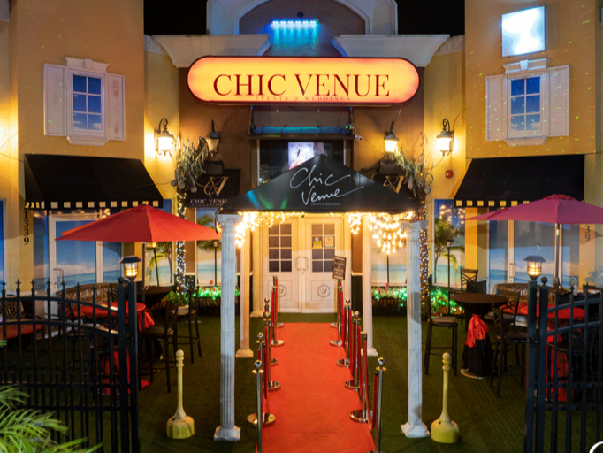 Chic Venue Luxury Wedding Entrance decor