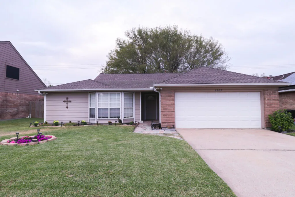 Gold Home Buyers Single Story House Texas Cash Buyers Top Home Buyers Sell House Fast Texas Dc6e449e D80d 454c A462 9194e28031c6