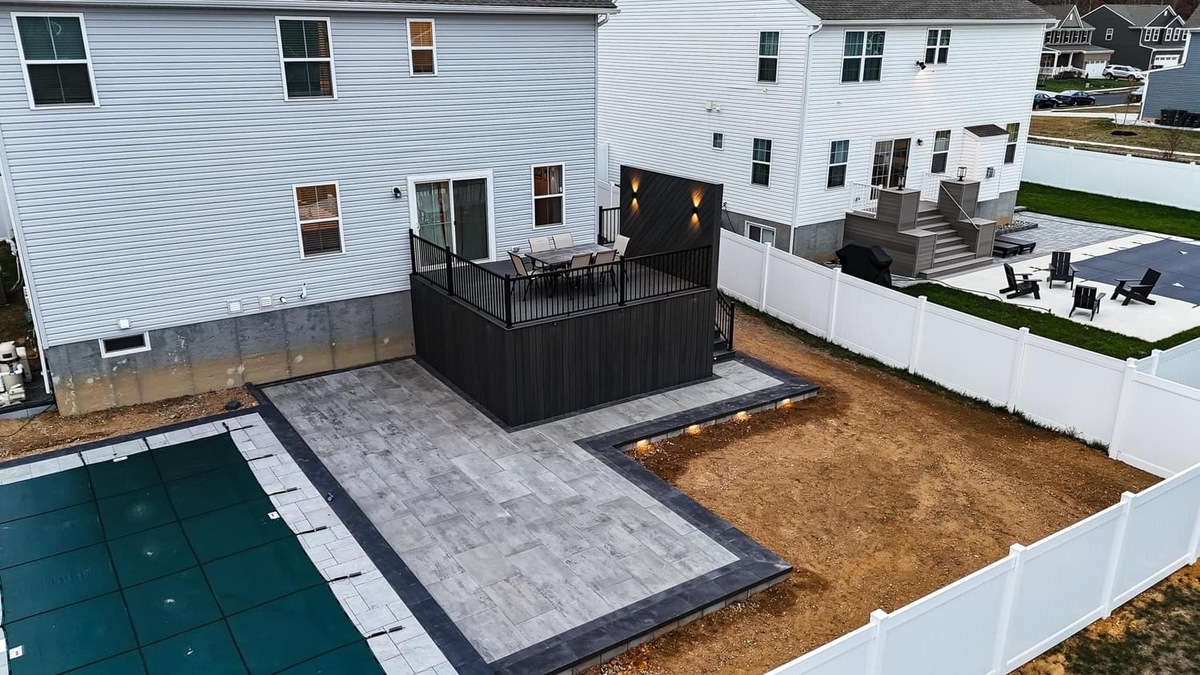 Custom deck by EZ Hardscaping