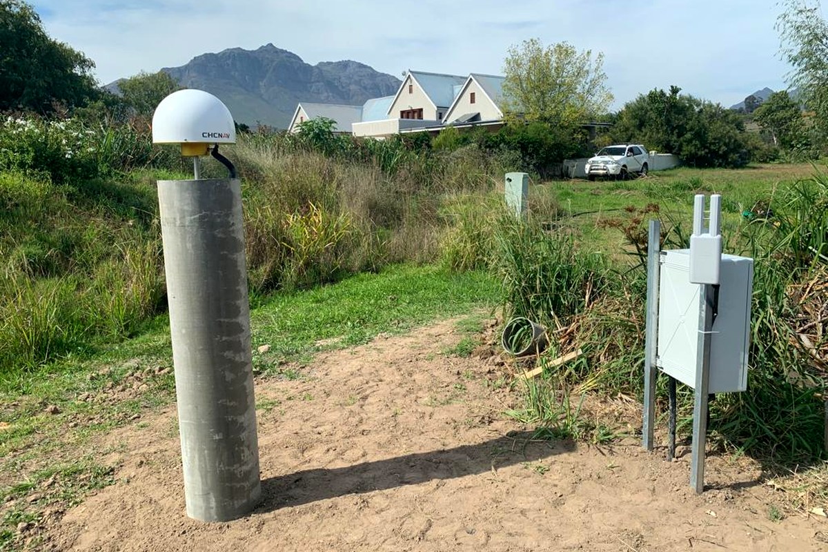 CHCNAV GNSS reference station chokering antenna re-inforced pillar, GPSNet Stellenbosch CORS site
