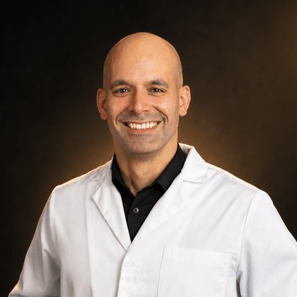 El Dr. Camilo Morales