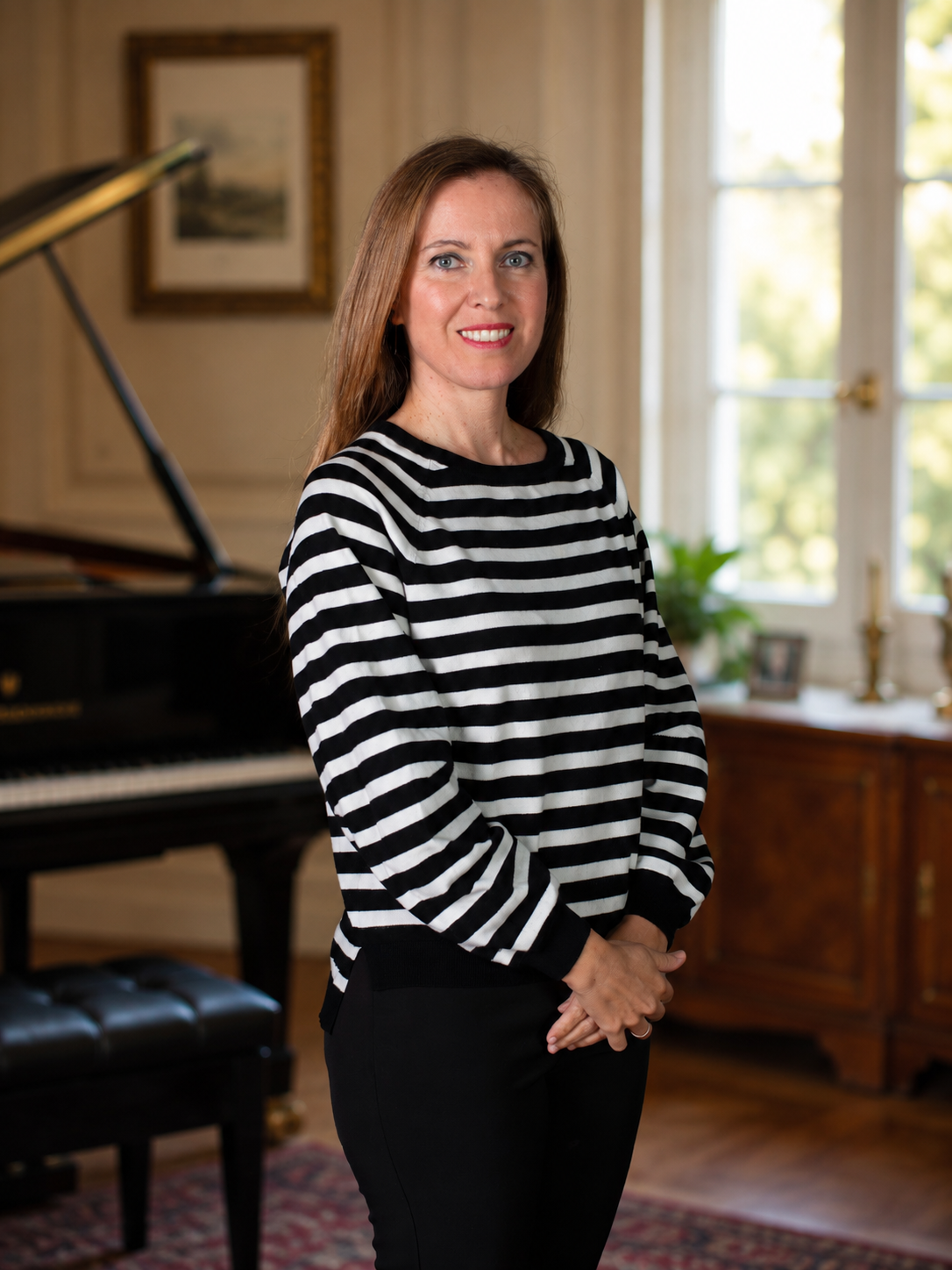 Maite Iglesias in a bright music room