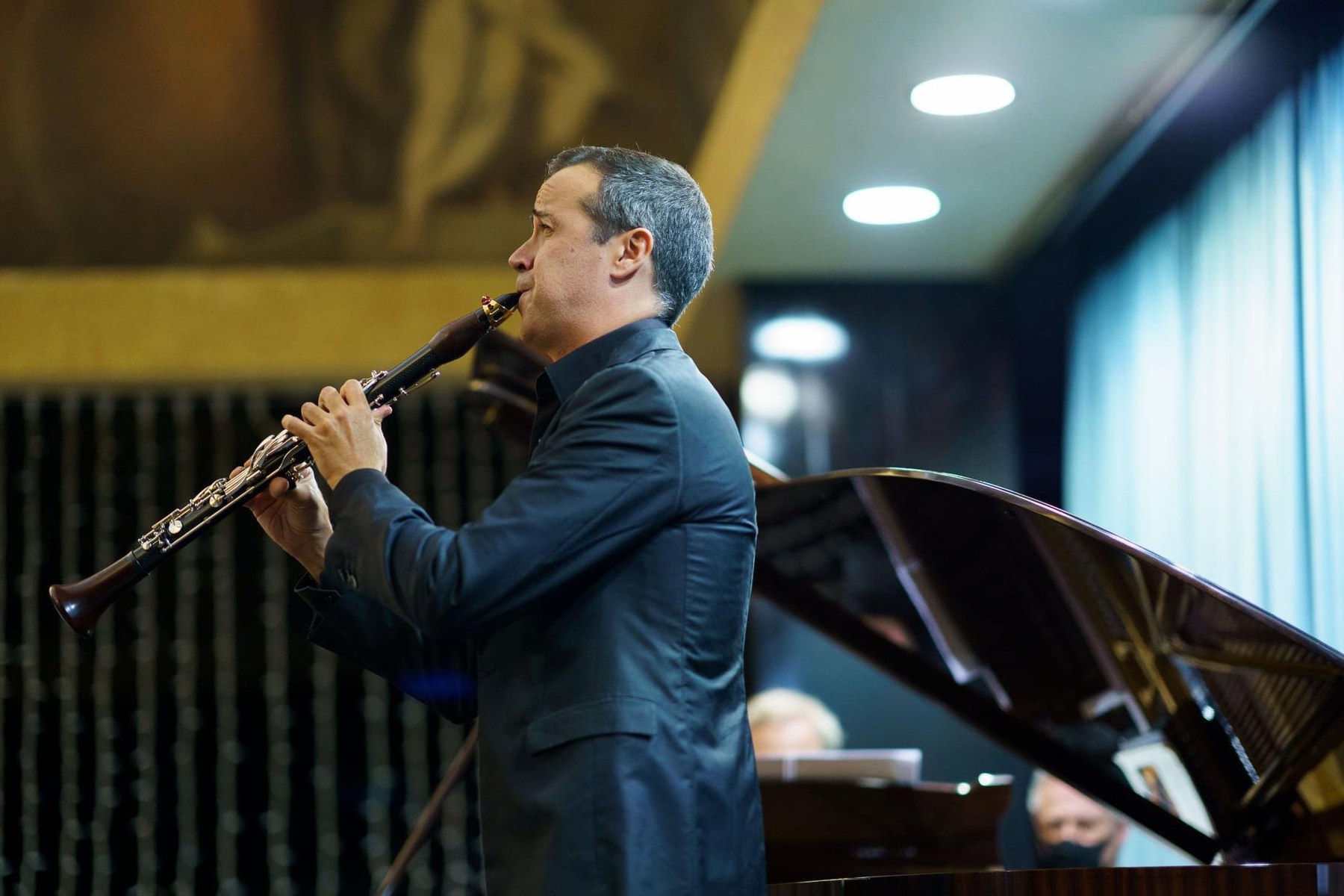 Cristo Barrios performing on clarinet
