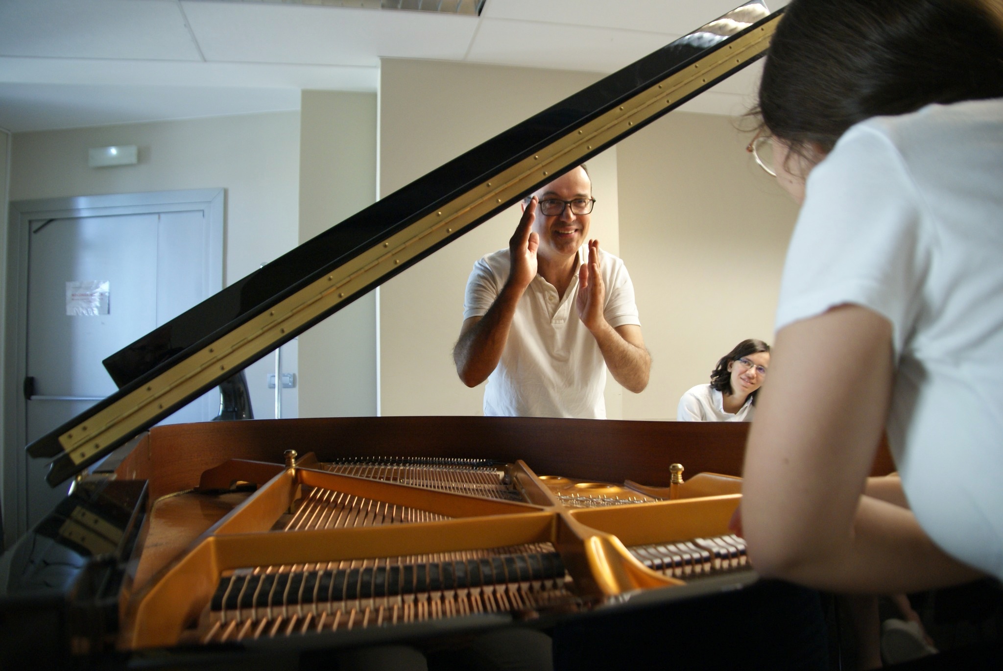 Cristo Barrios working with a performer at the piano