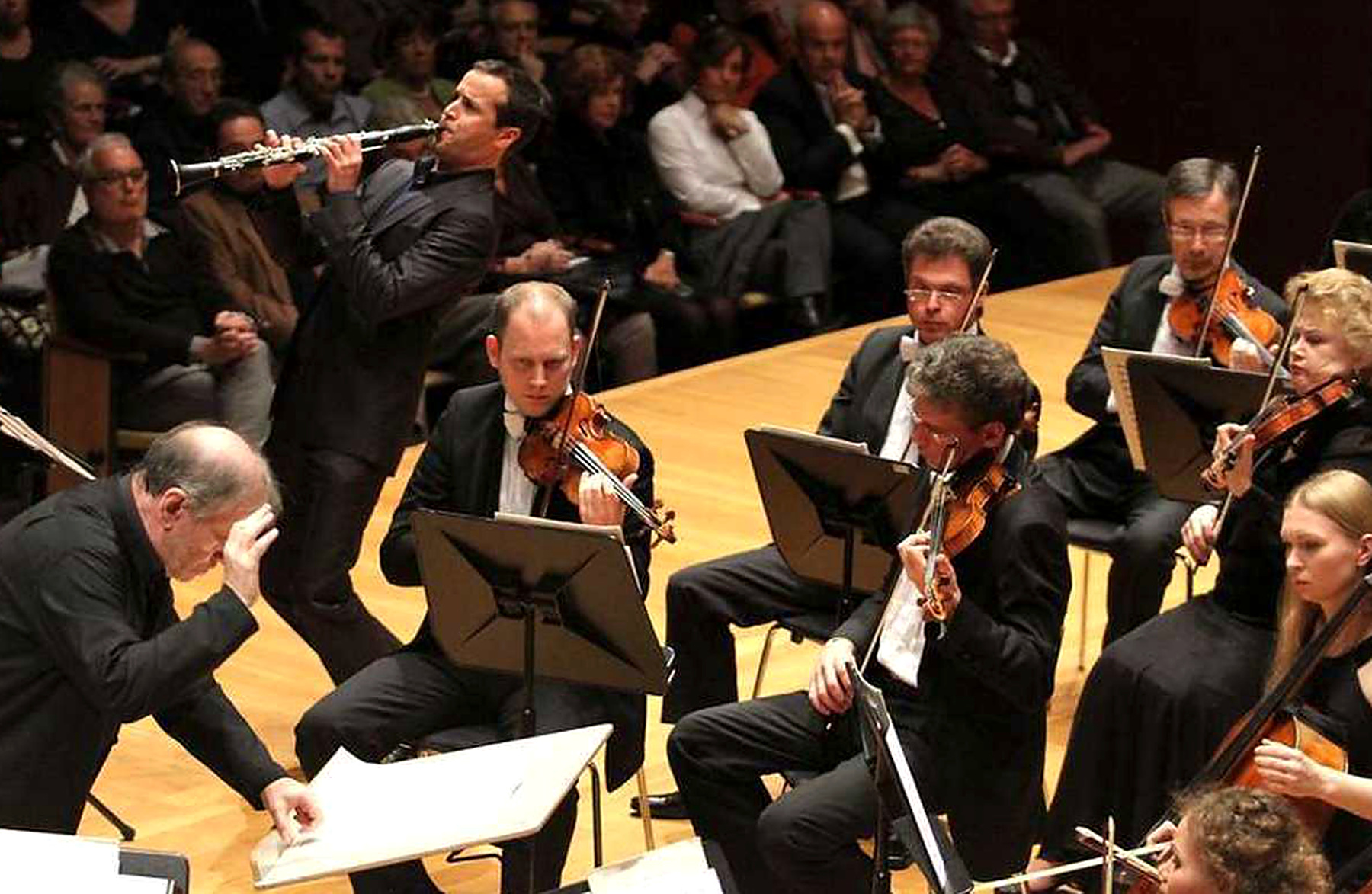 Cristo Barrios as soloist with the Mariinsky Orchestra in 2013