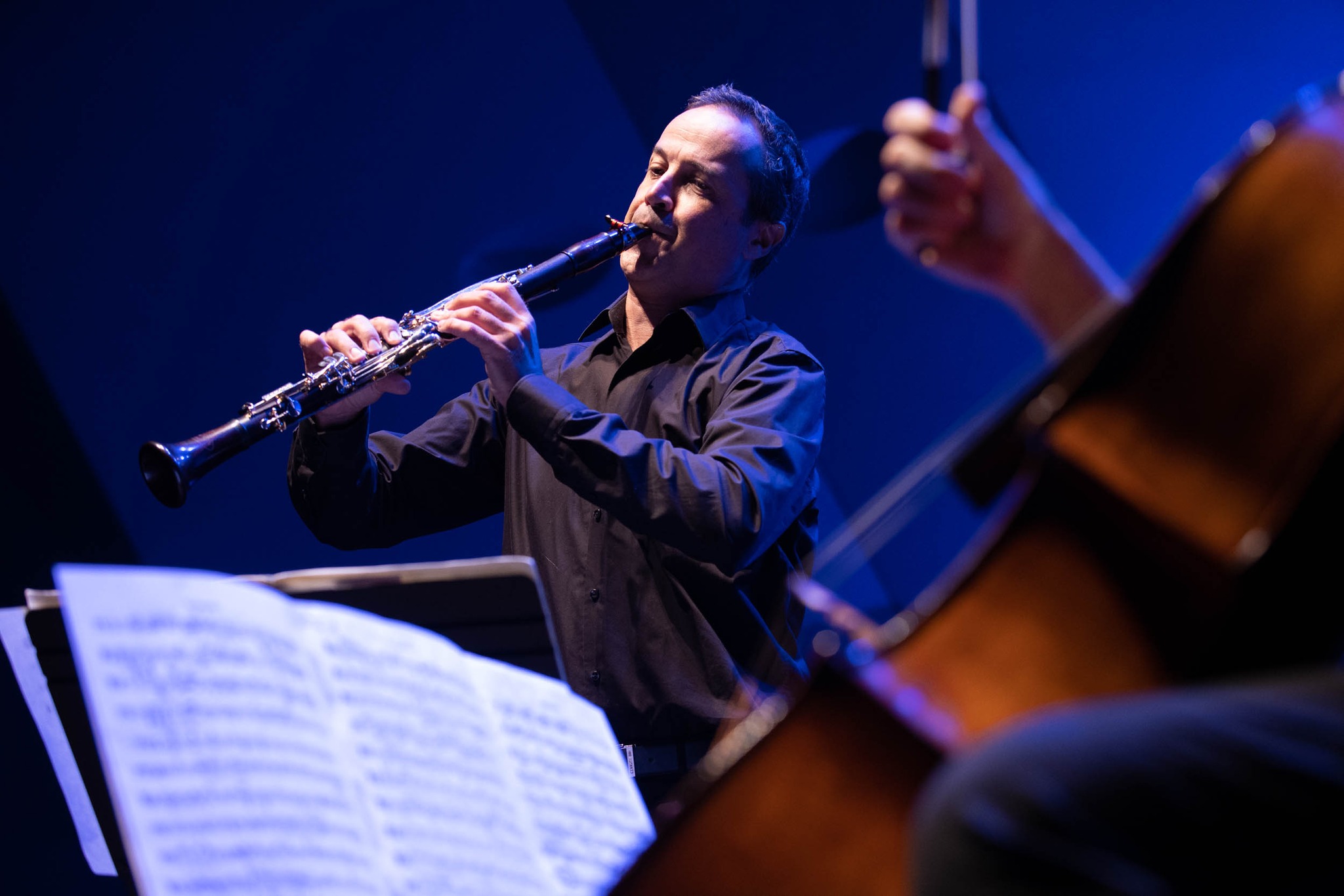 Cristo Barrios performing on clarinet in concert