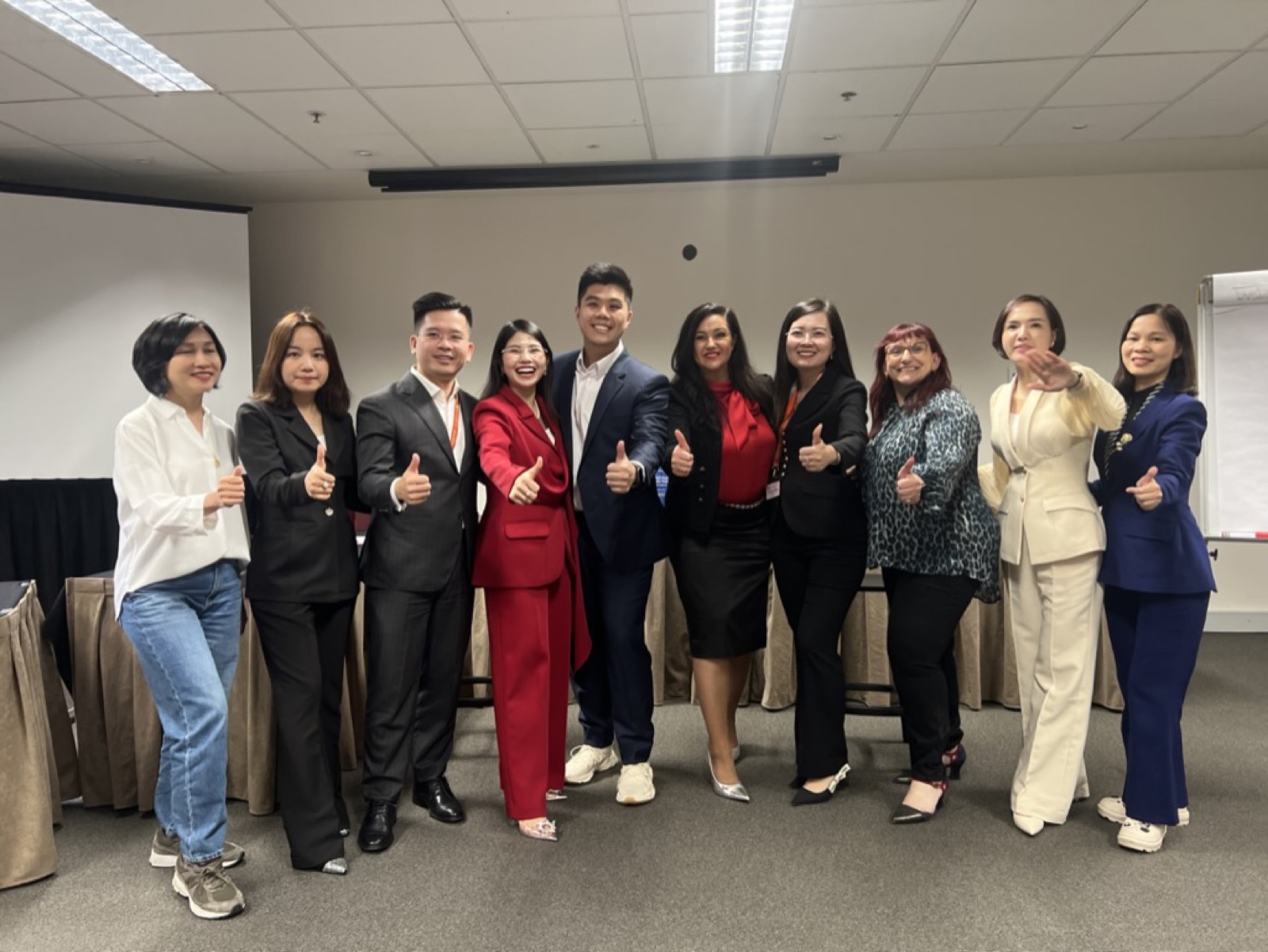 Khai Zen with a class of students, everyone giving a thumbs up