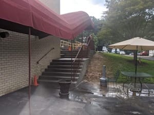 {{ custom_values.service_1 }} in {{custom_values.area_4})