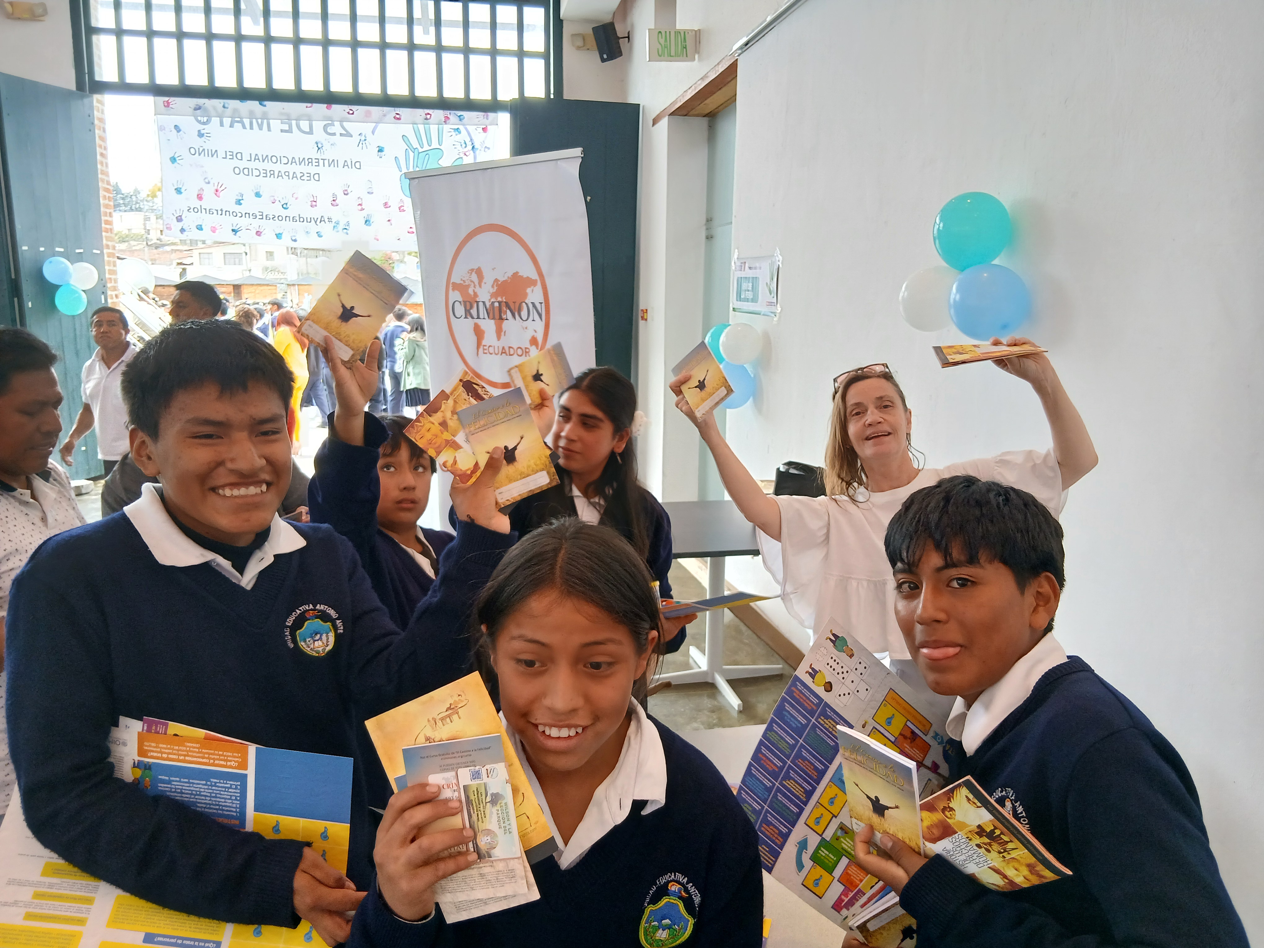 Estudiantes ecuatorianos participan en una actividad formativa de Criminon