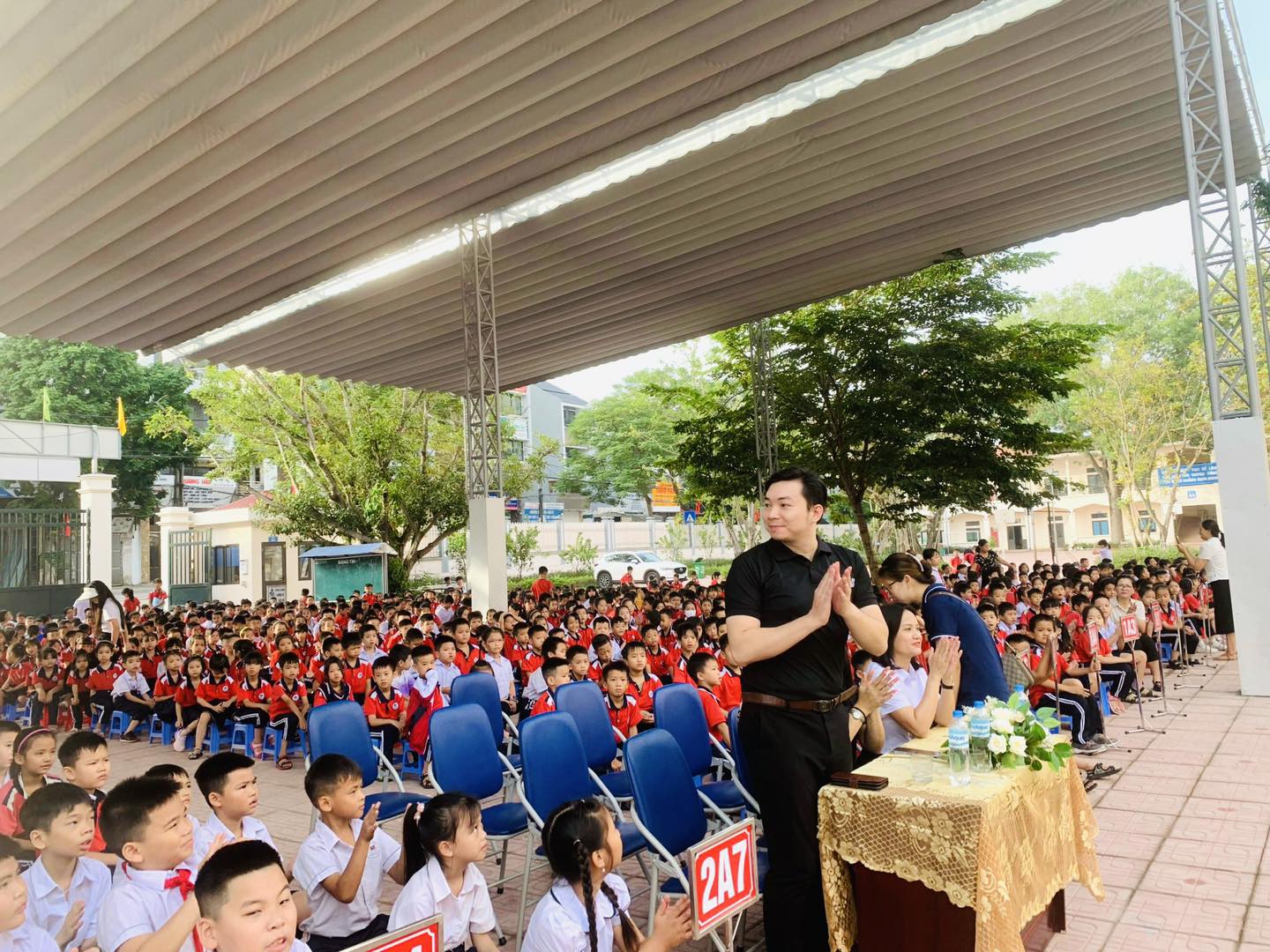 Hoạt động đông học sinh và phụ huynh tham gia