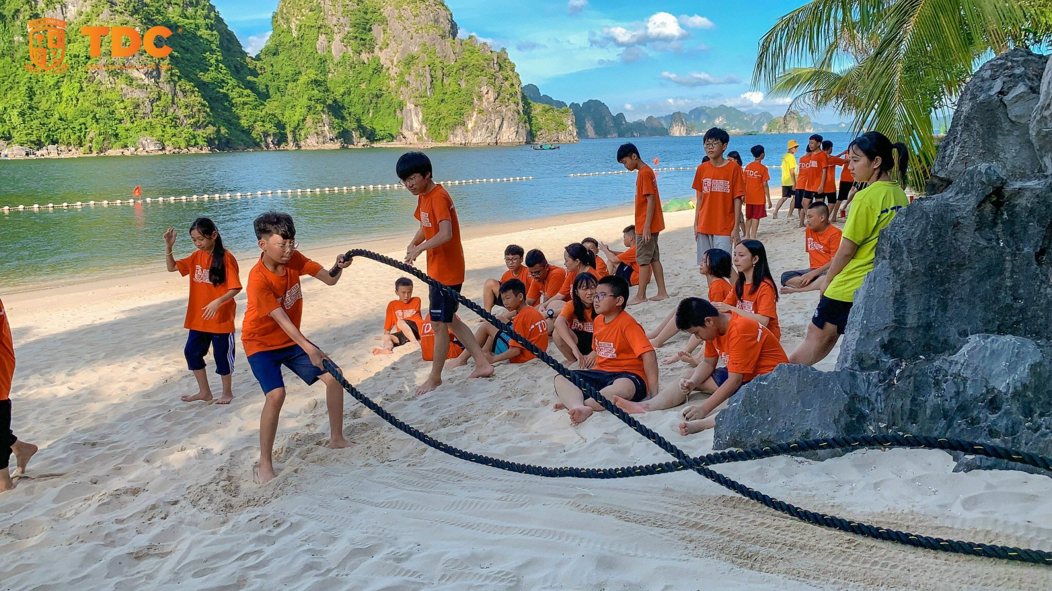 Một bạn nhỏ trầm tư trước những áp lực tuổi mới lớn
