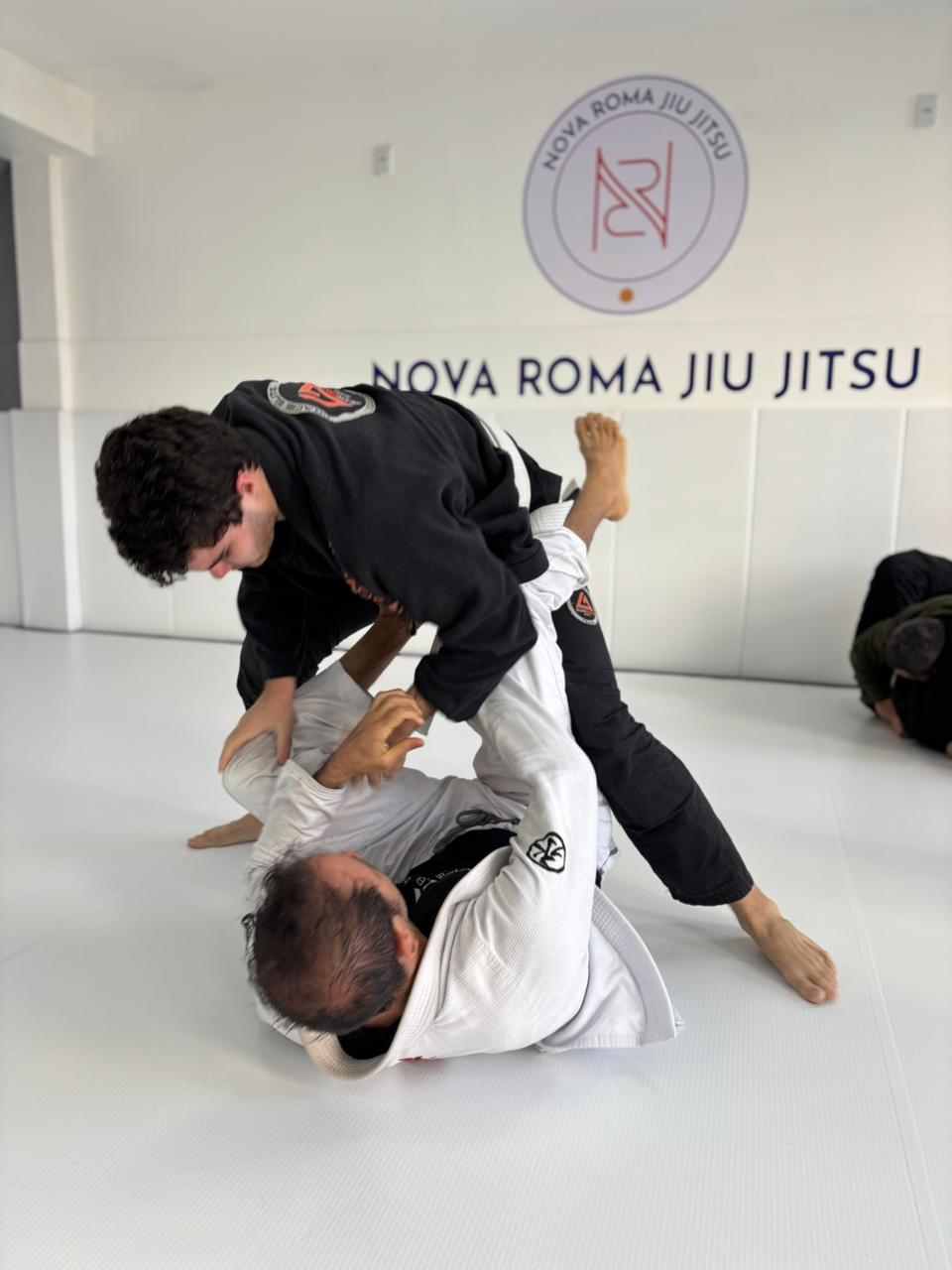 Aluno aplicando técnica no tatame Taurun T50 PRO
