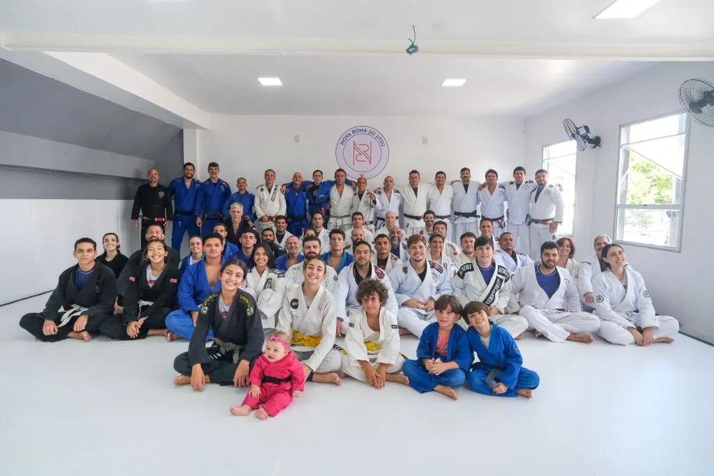 Equipe completa da Nova Roma Jiu Jitsu na graduação de junho de 2026