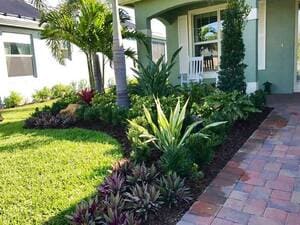 Landscape maintenance in Hollywood