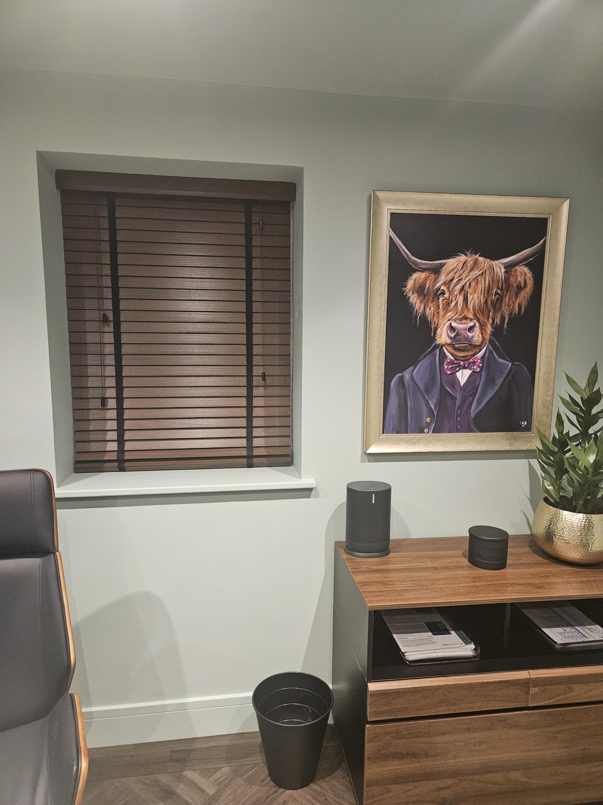 Walnut wood Venetian blind with black tapes in a recessed office window near Bawtry, fitted by Eclipse SBC Walnut wood Venetian blind with black tapes in a recessed office window near Bawtry, fitted by Eclipse SBC