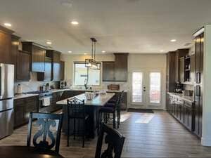 {{ custom_values.service_4 }} in {{custom_values.area_2})