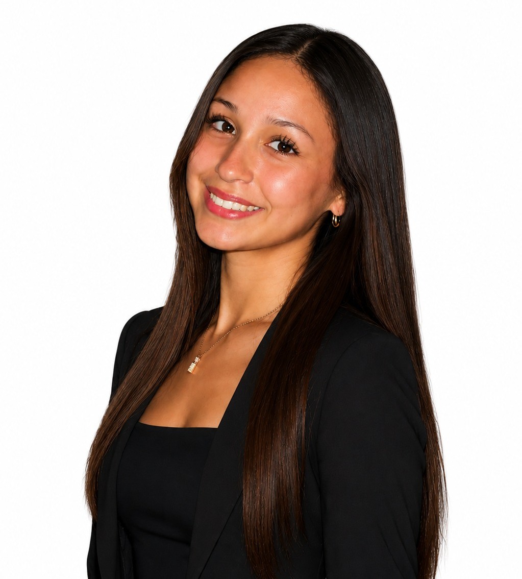 Esme Cruz, Reception & Operations Assistant