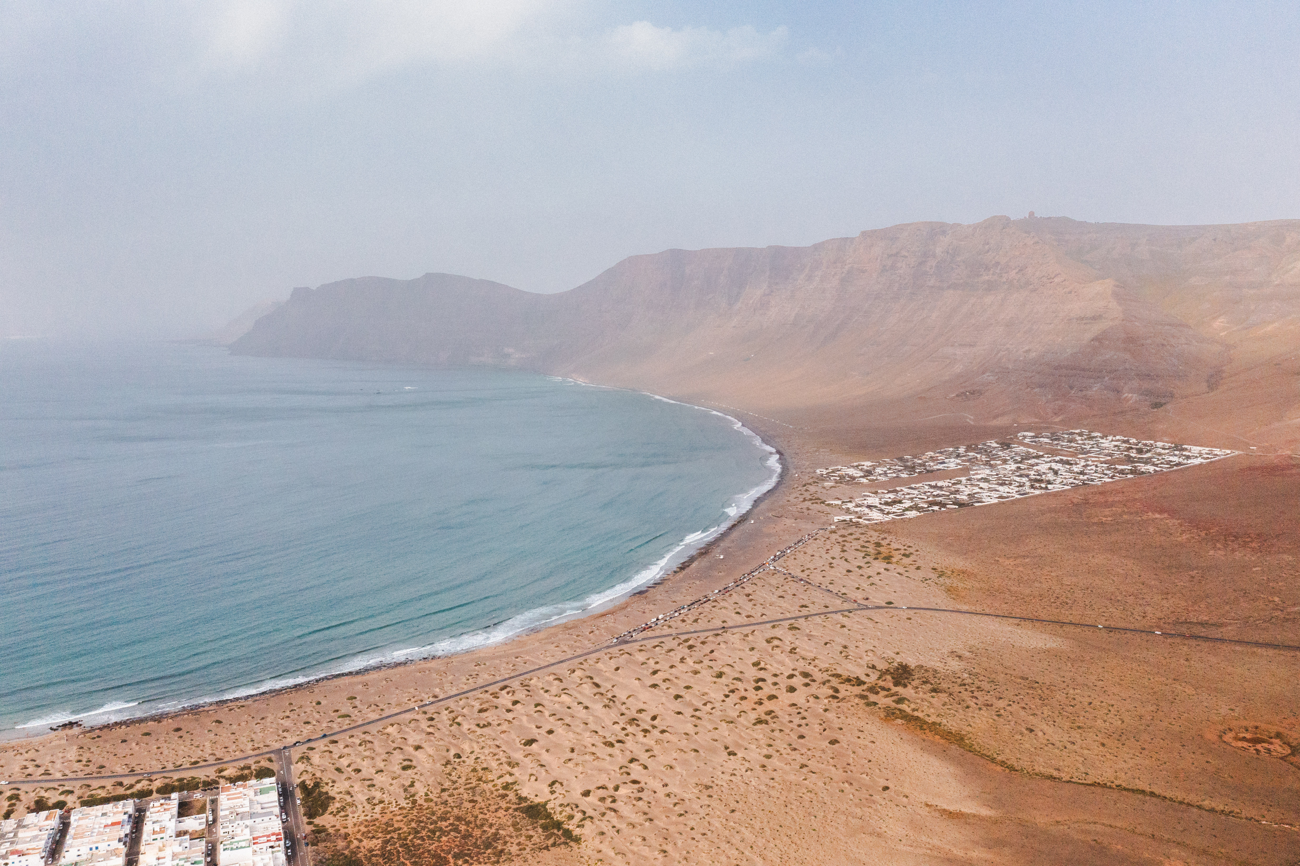 Playa de aguas turquesas en Lanzarote