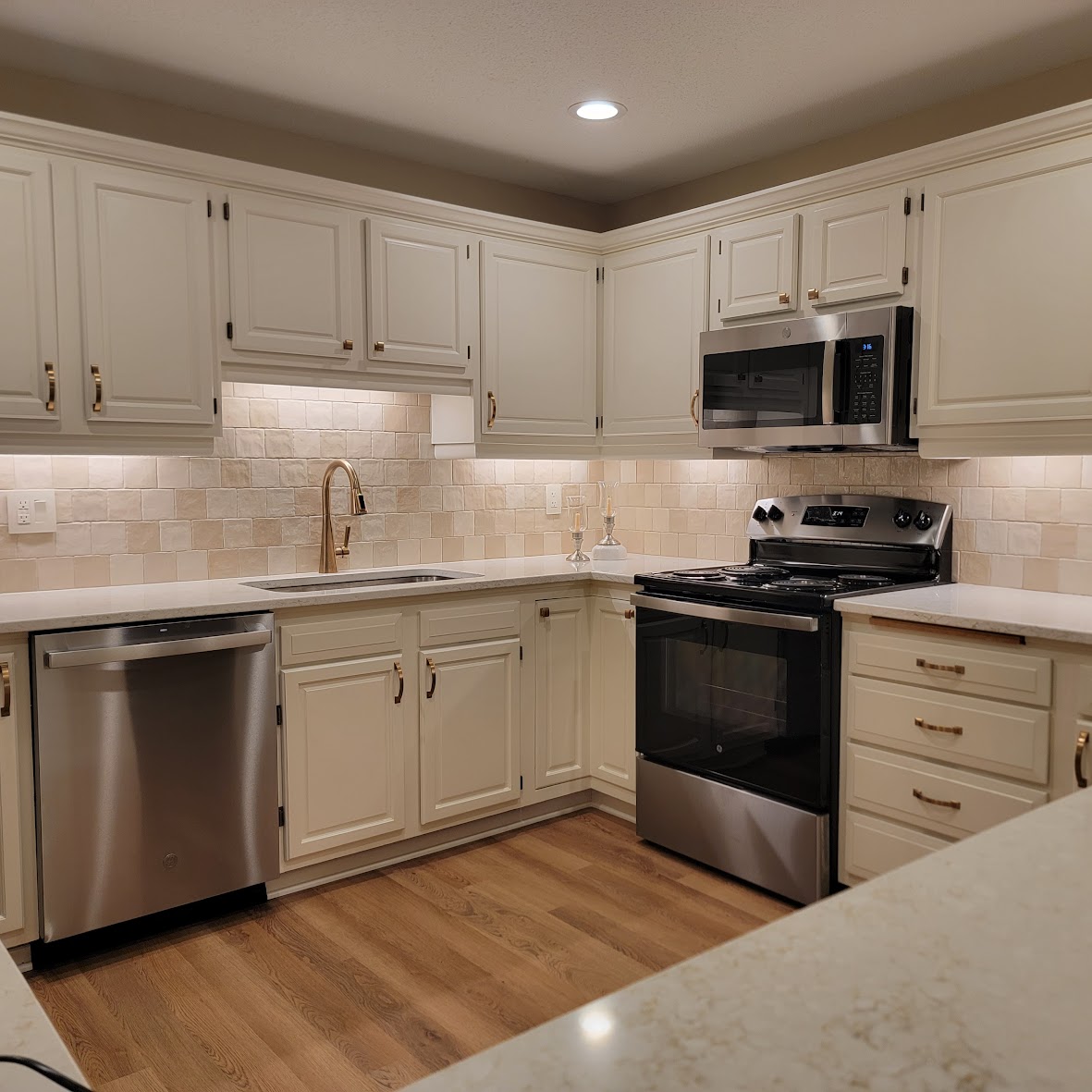 Modern tile shower remodel Plymouth MN – walk-in shower with glass door