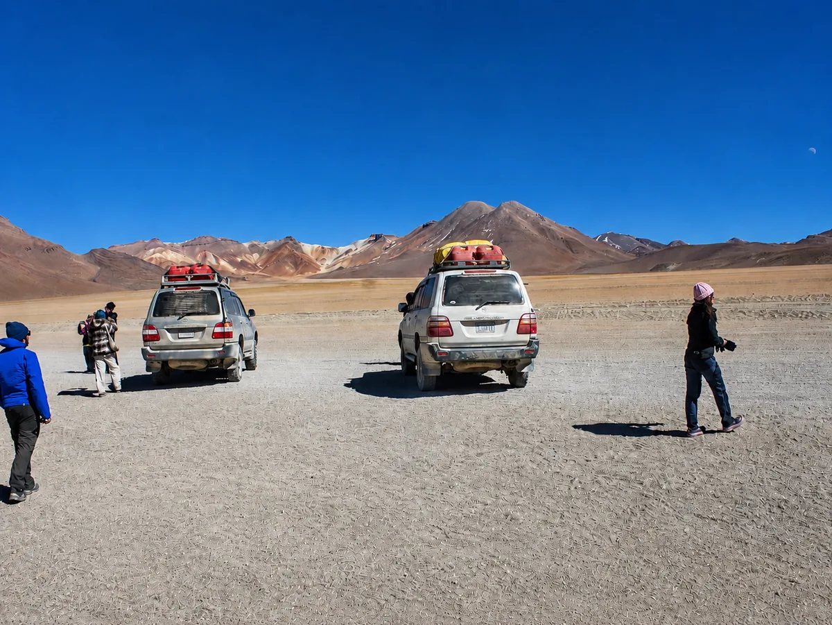 Viajeros recorriendo un destino