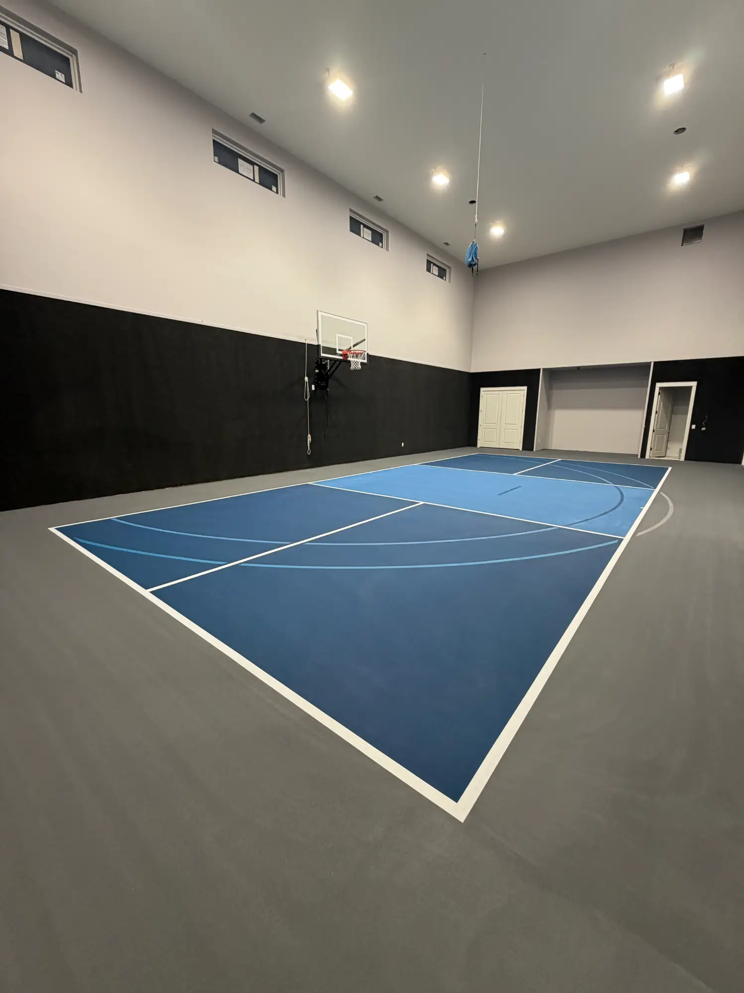 Indoor multicourt