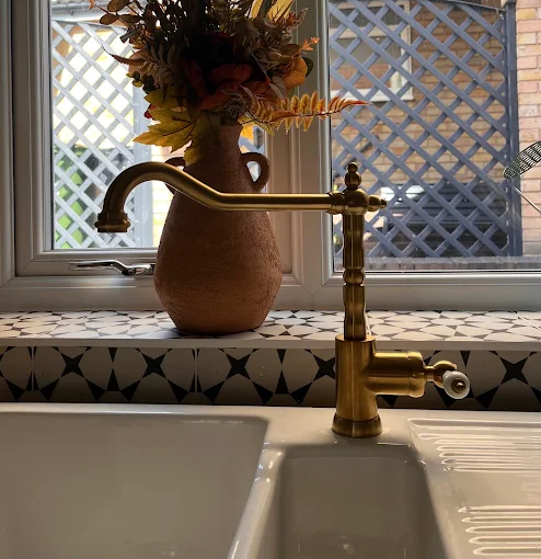 Plumber fitting and repairing kitchen and bathroom taps