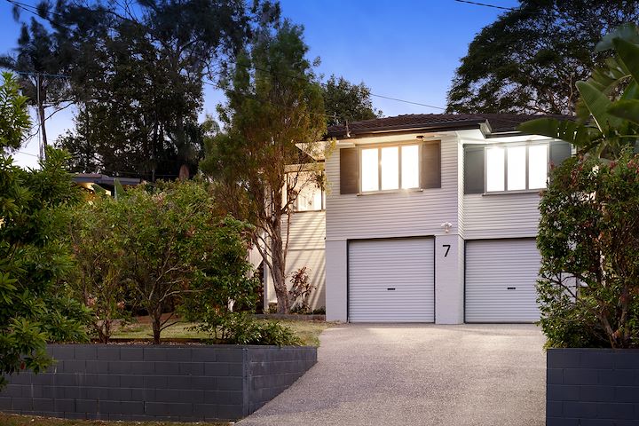 Sold by Amanda Becke 7 Nealdon Street, Holland Park QLD