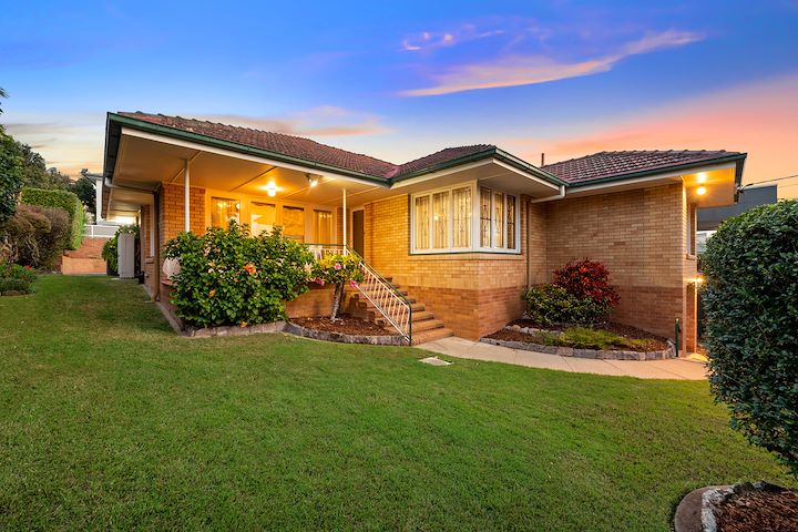 Sold by Amanda Becke 11 Meteor Street, Coorparoo QLD