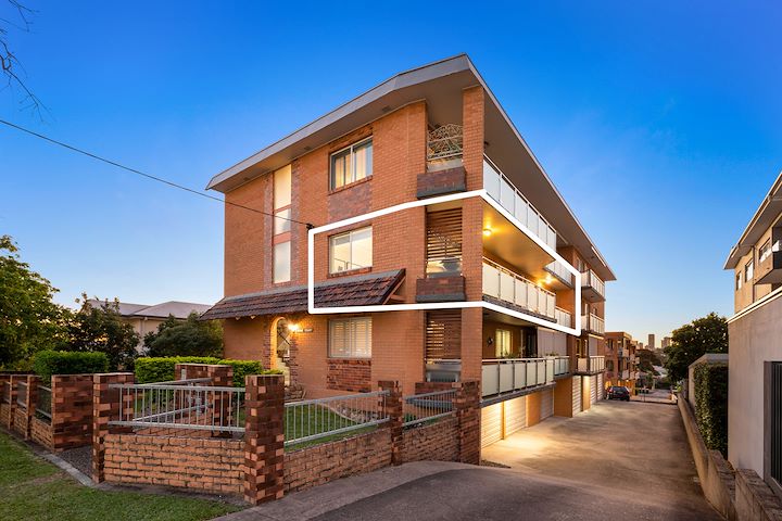 Sold by Amanda Becke 4/34 Eighth Avenue Coorparoo QLD
