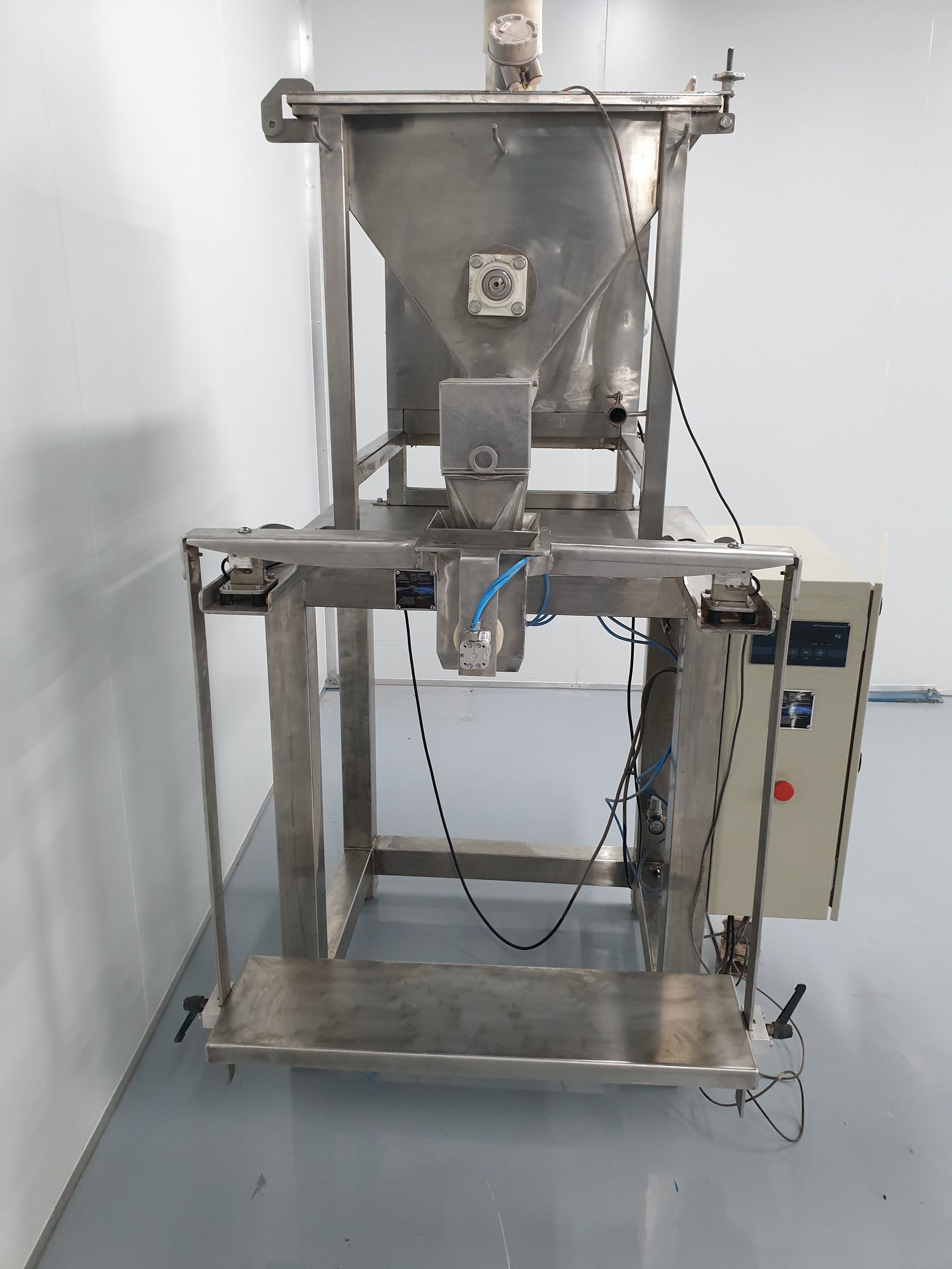 RTLL factory floor with assembled FFS machine