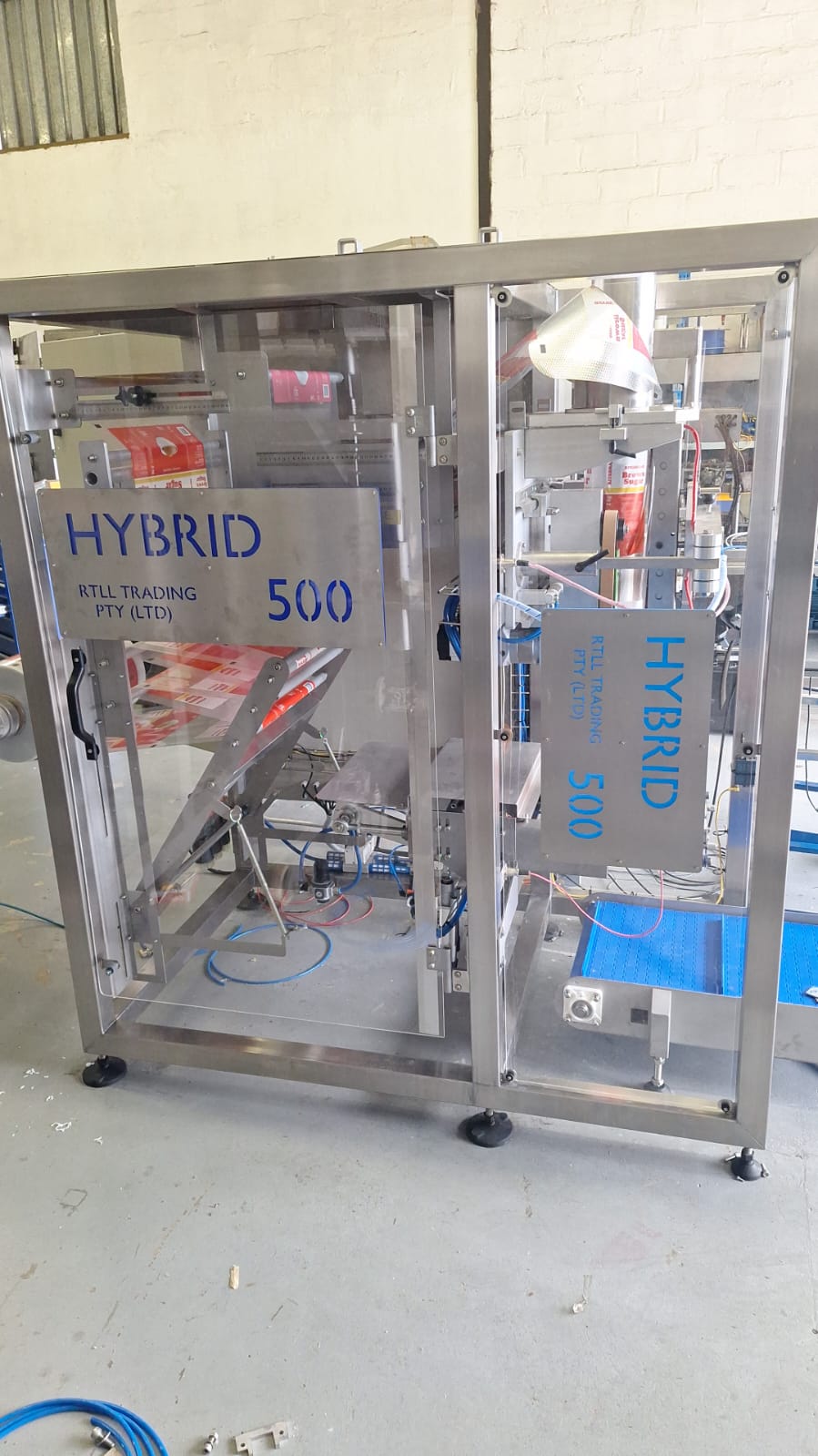 RTLL Trading HYBRID 500 Form, Fill & Seal machinery on the factory floor