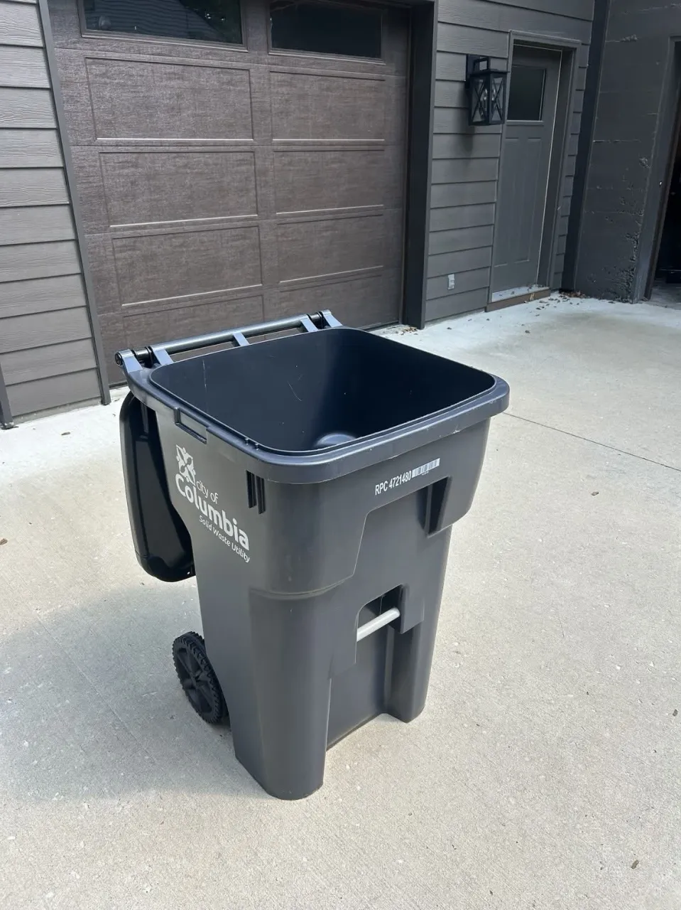 trash bin after cleaning
