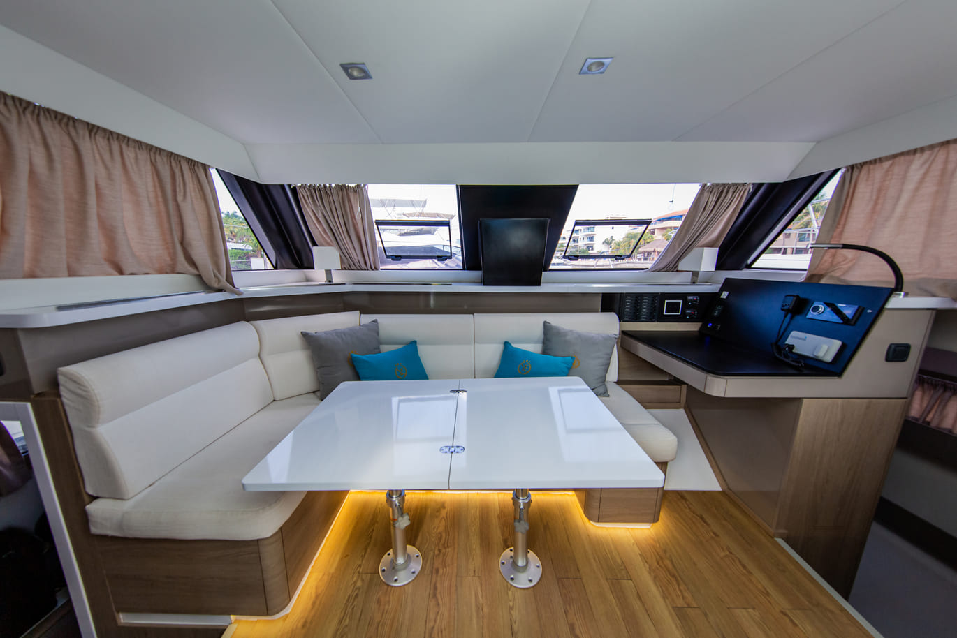 Catamarán Aventura 34' Da Vinci