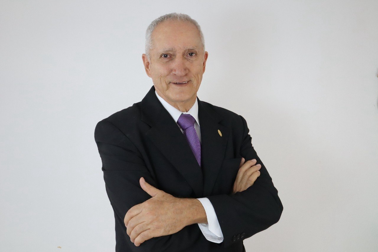 Lic. Gilberto Álvarez, Terapeuta Integral