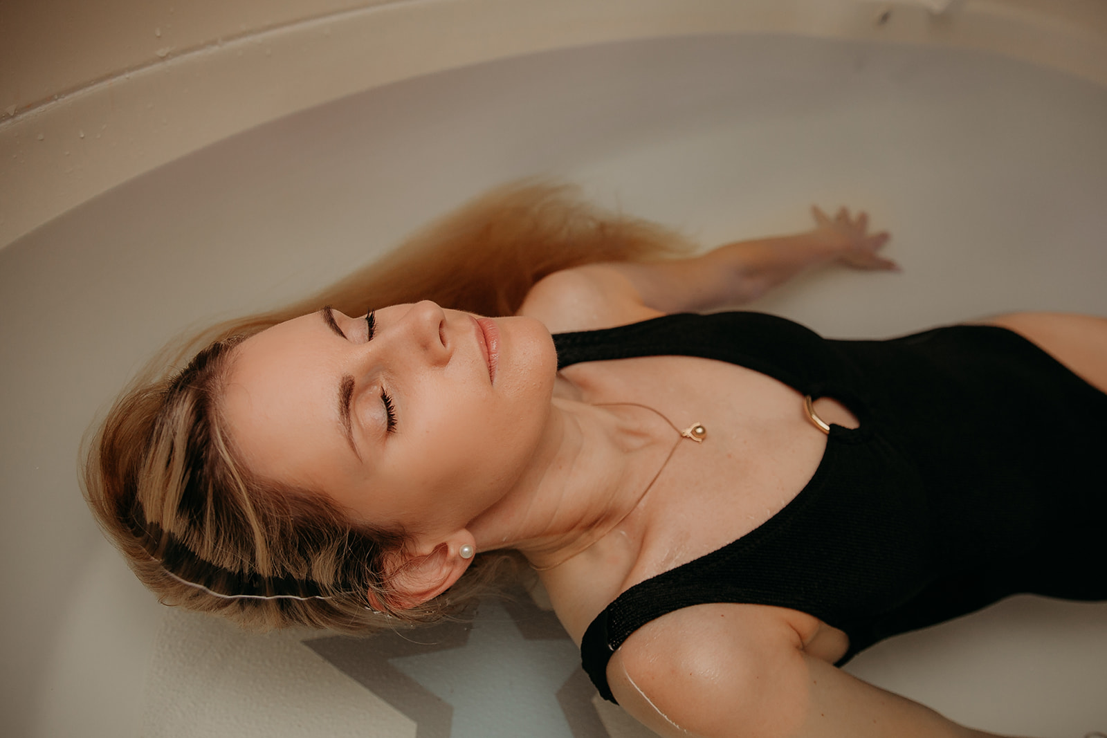 Ultrafloat studio atmosphere