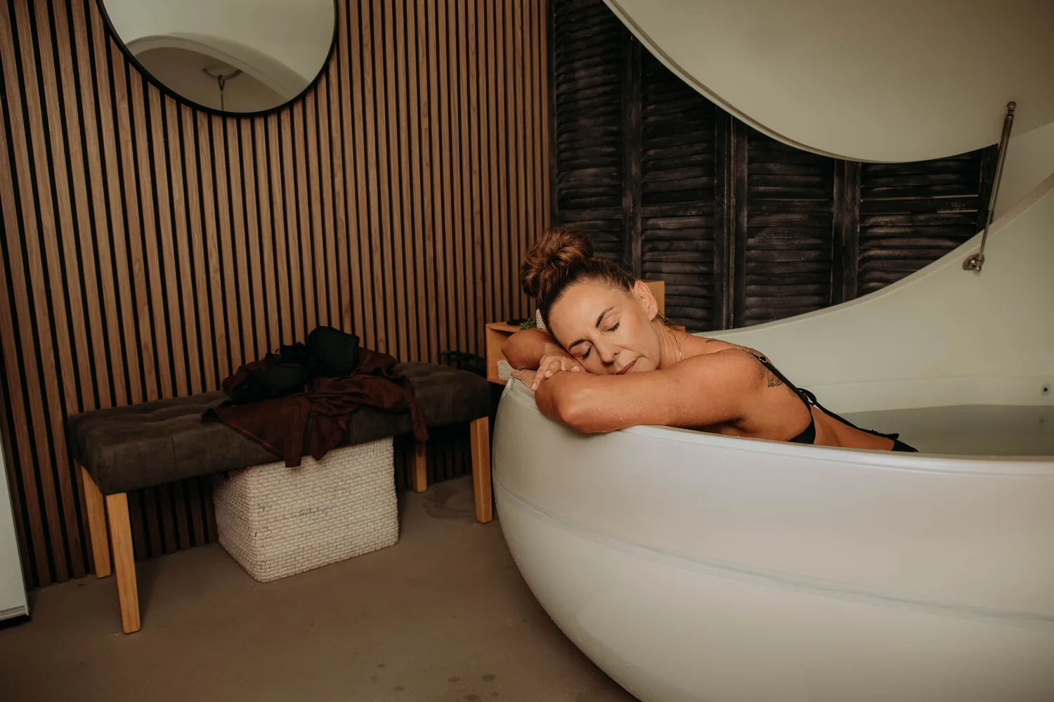 Ultrafloat studio atmosphere