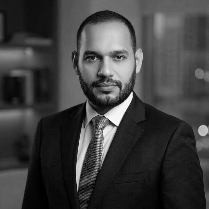 مصطفى زايد، مؤسس بناء