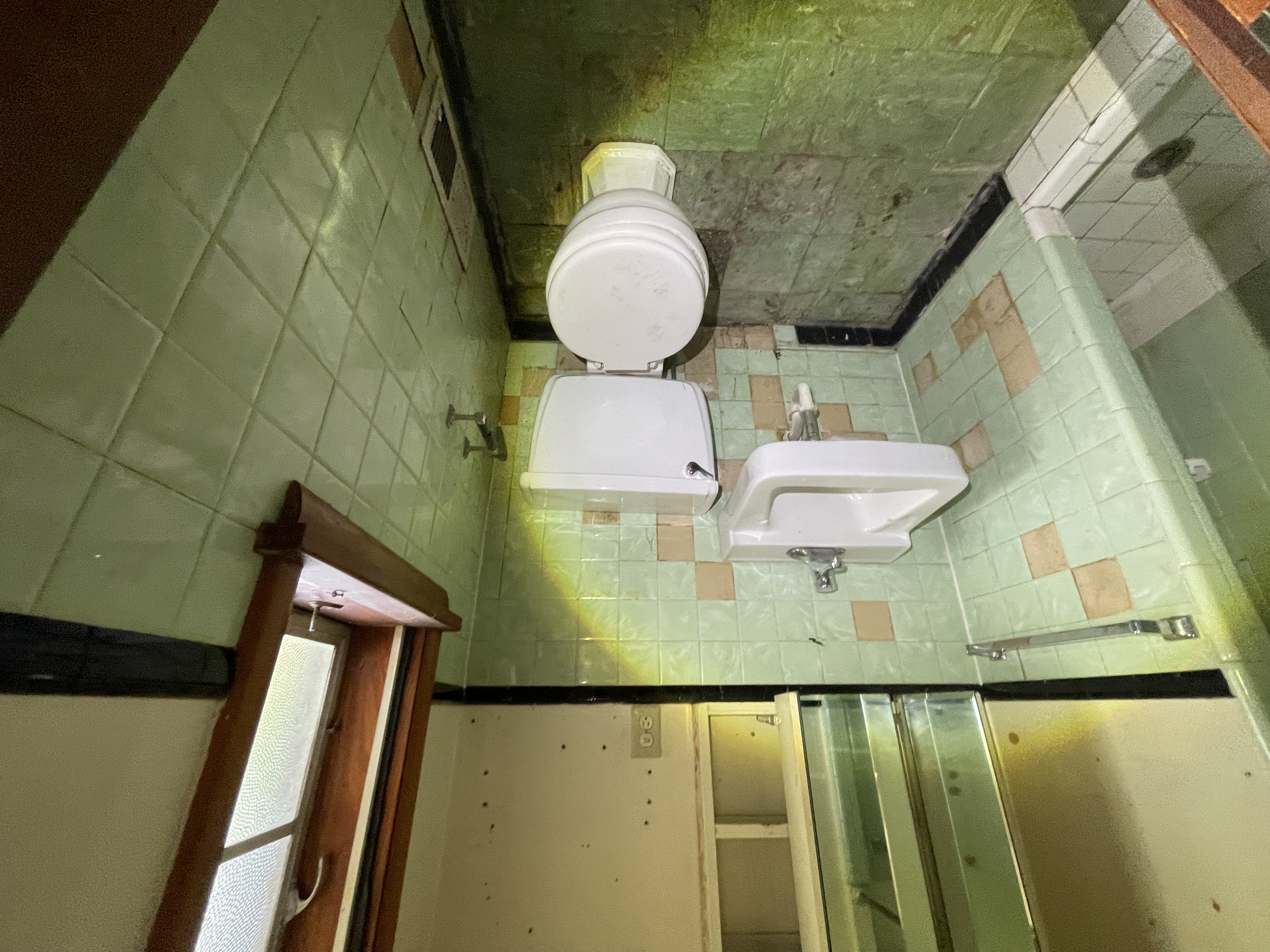 Before bathroom photo