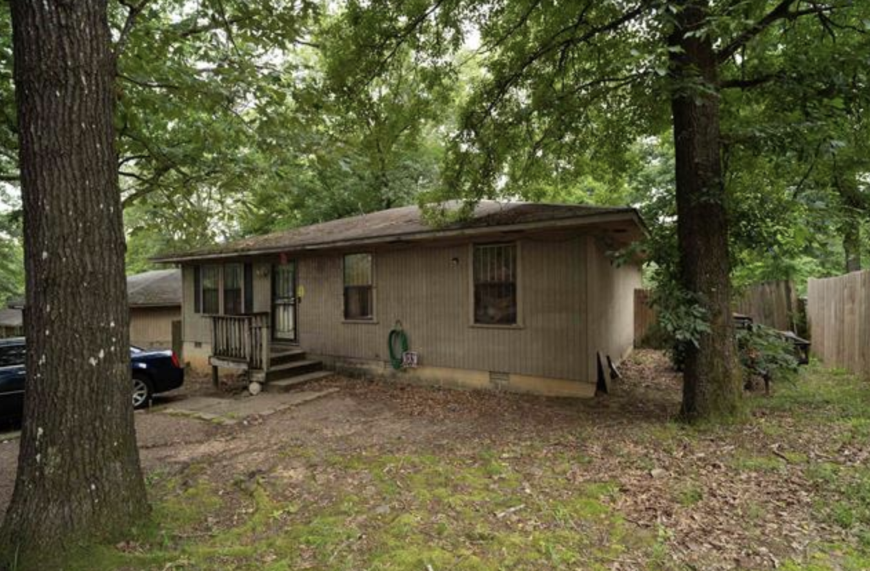 Exterior before renovation photo