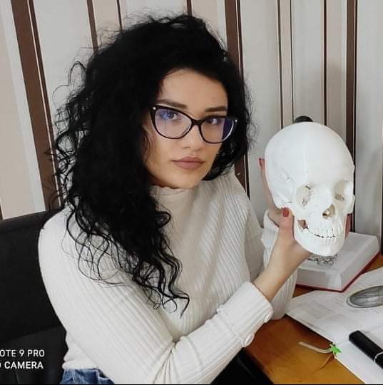 Student with skull model