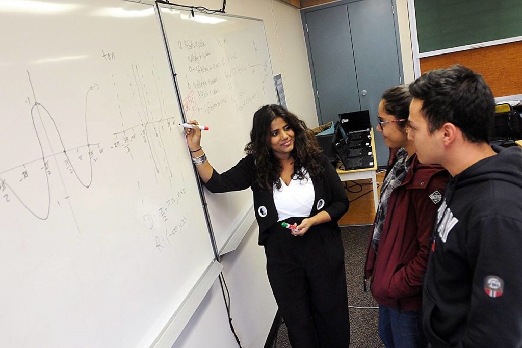 Kohila Sivas teaching students at a whiteboard