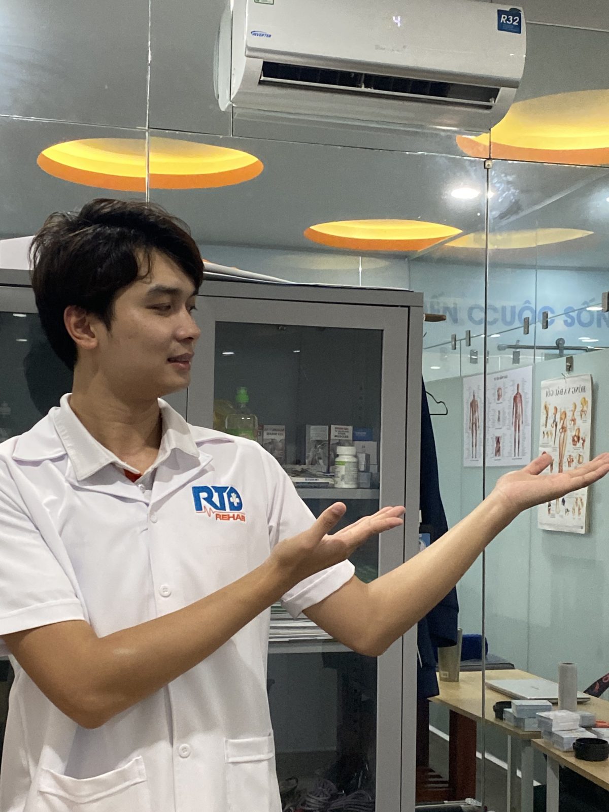 Bác sĩ Nguyễn Minh Tú tư vấn phục hồi