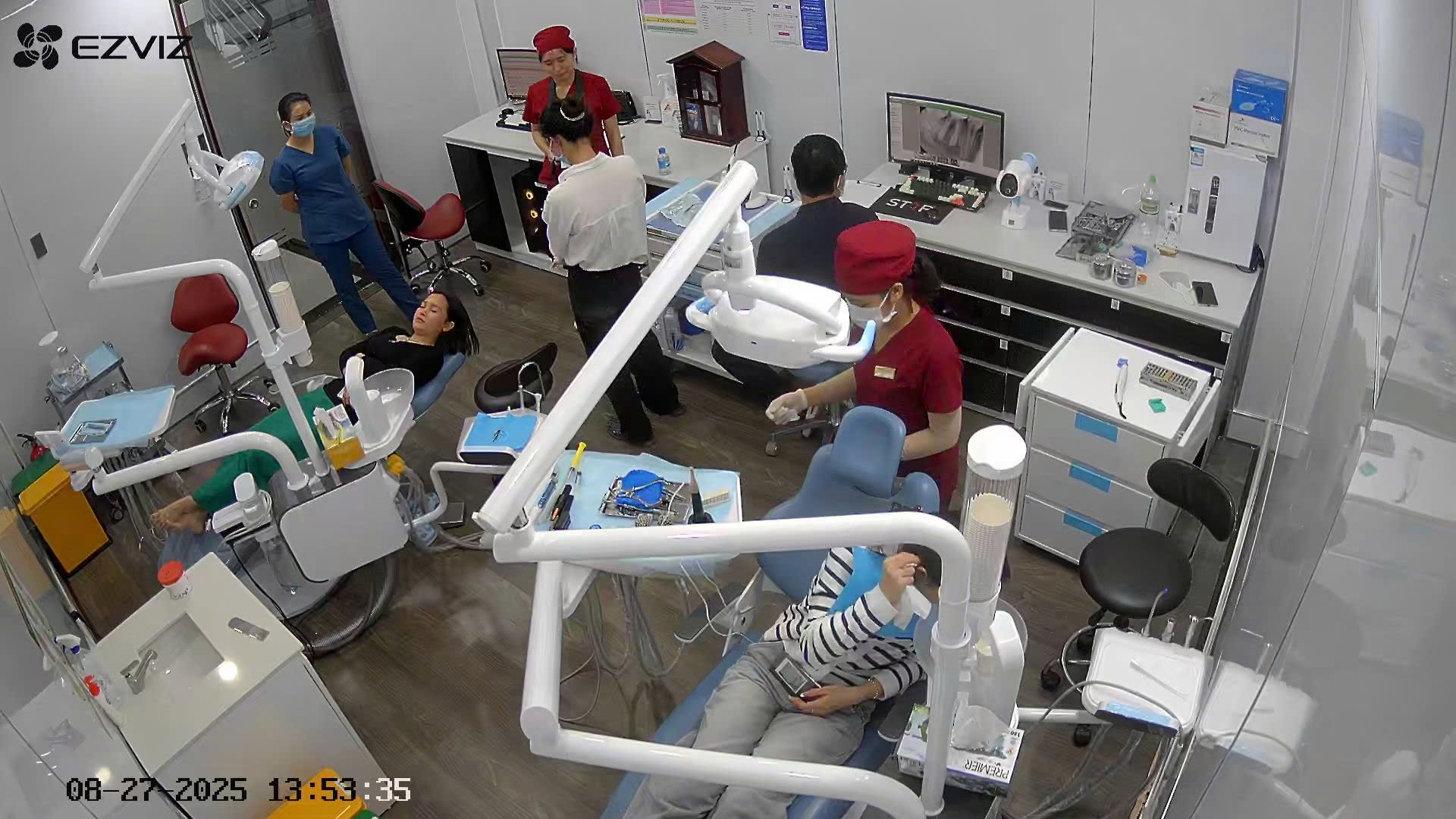 Một buổi làm việc tại phòng khám Như Tâm Dental
